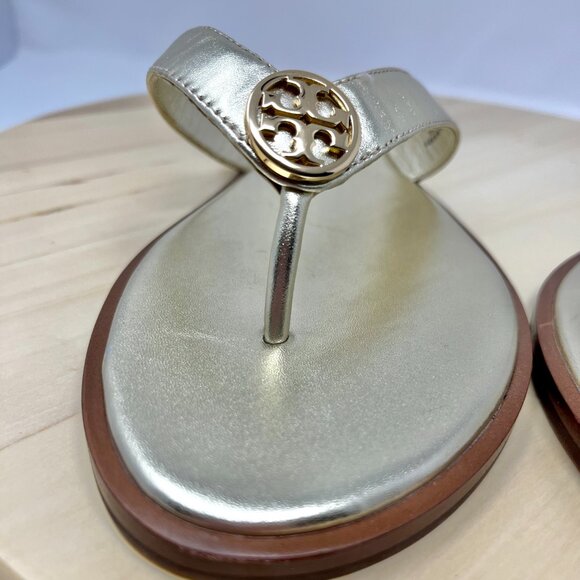 Tory Burch Benton thong sandal in metallic gold calf leather size 9M - Picture 2 of 5